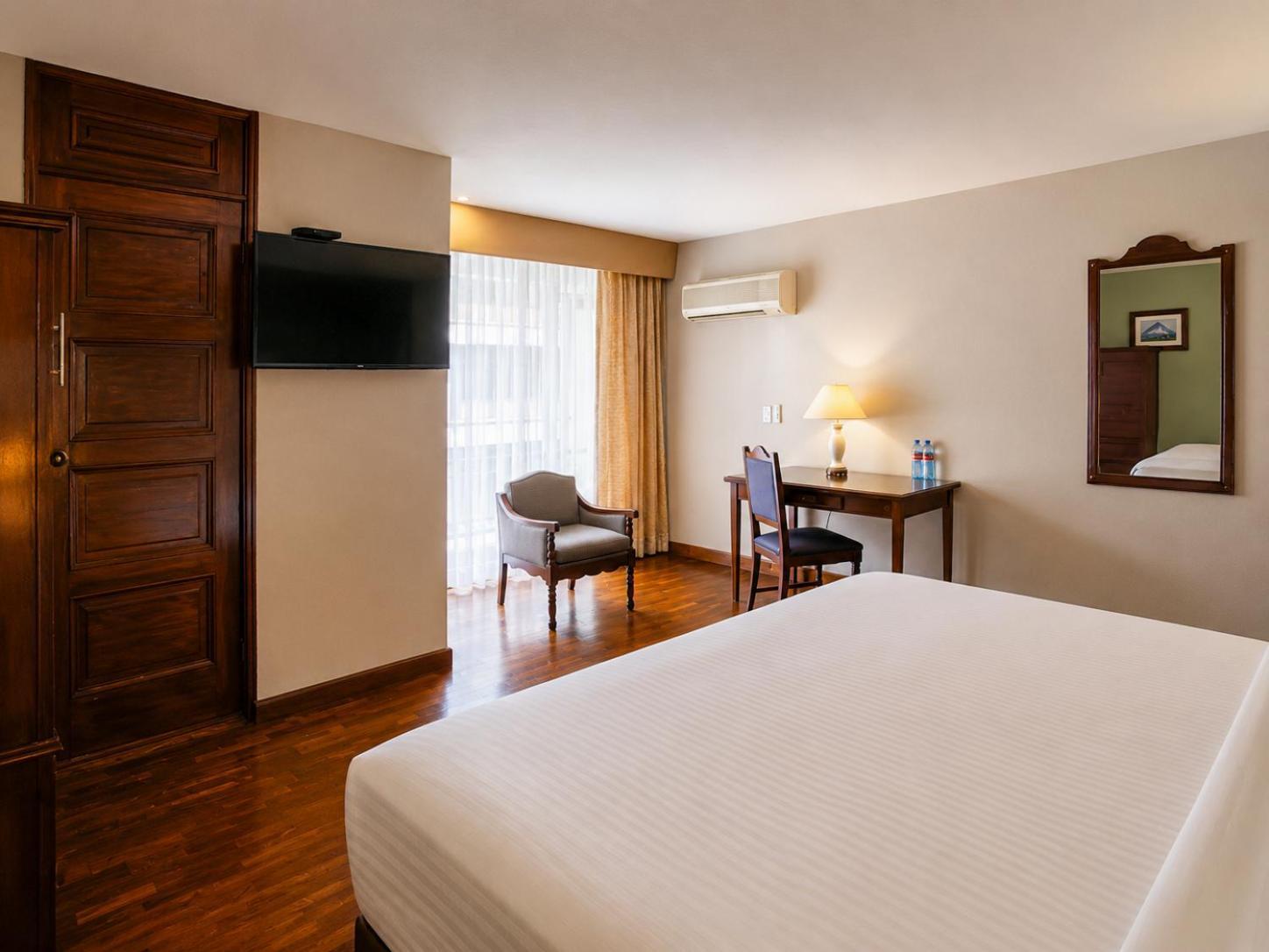 Superior King Room
